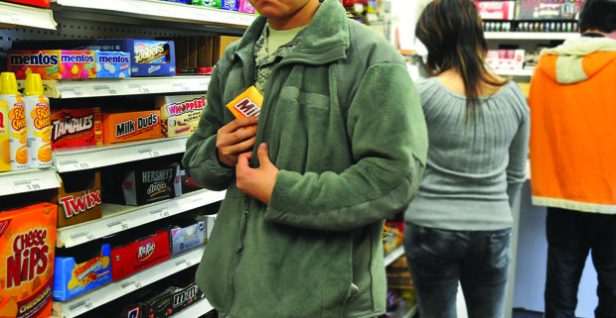 How-to-Catch-A-Kleptomaniac-Friend-620x321